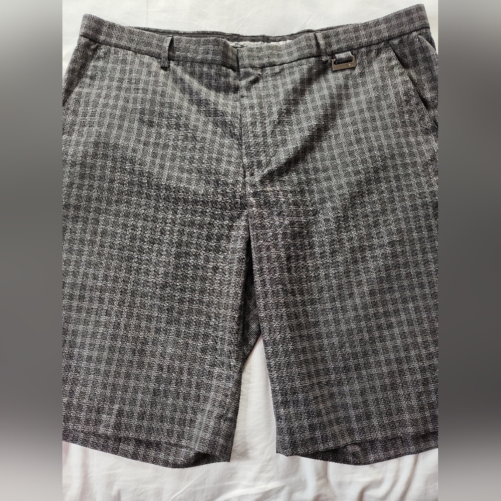 CAVI Men's Dress Shorts. Size 40.  Hook/Bar-Zipper Closure.
